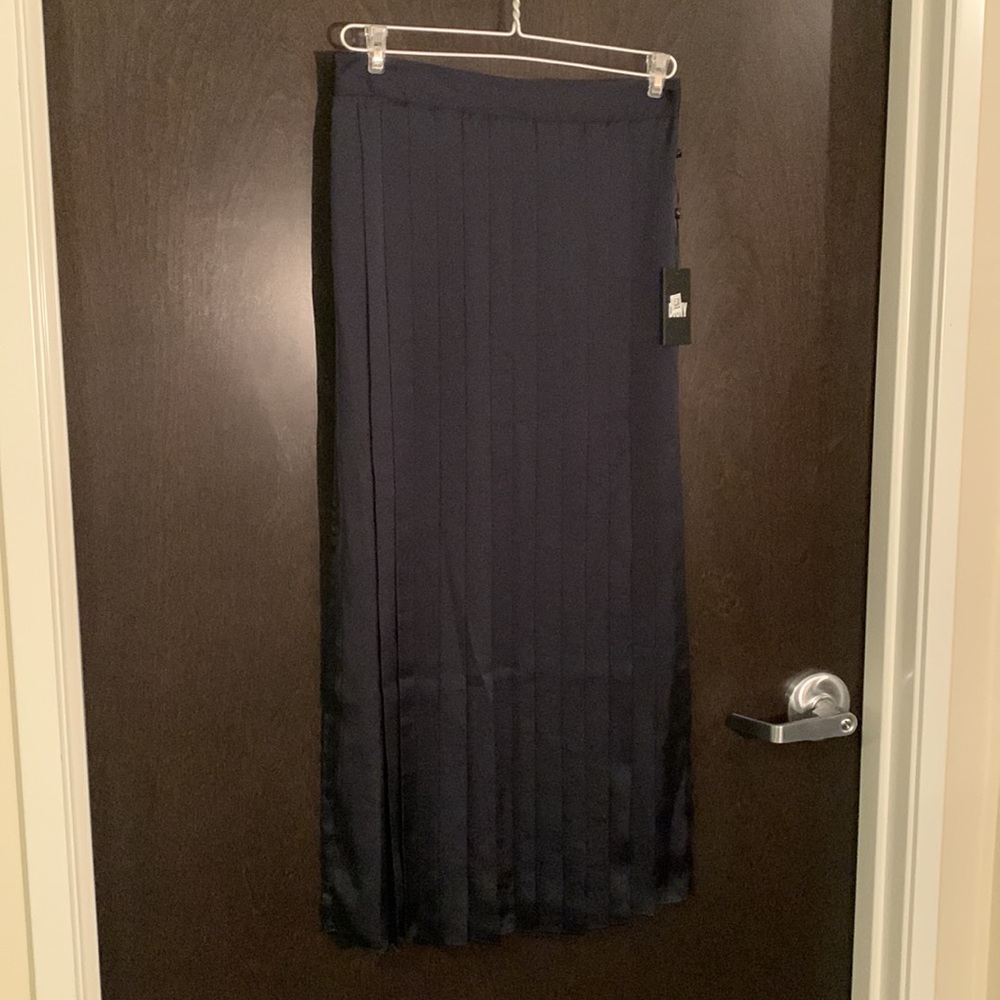 Brand New With Tags DKNY Pleated Skirt Size Small